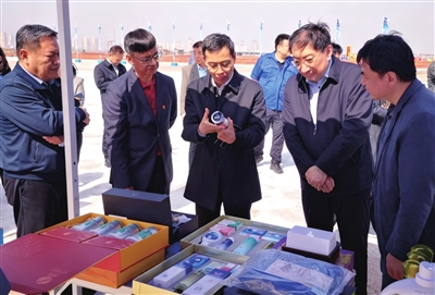 《天津日报》报道taptap官网党委理论学习中心组学习贯彻党的二十届四中全会精神成果