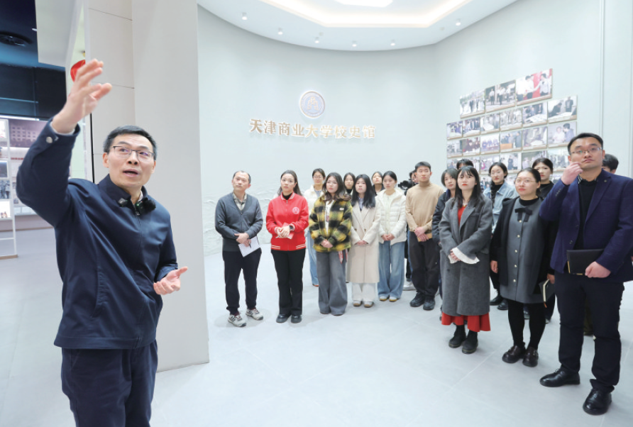 《天津教育报》报道taptap官网党委书记为学生上开学第一课